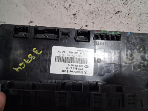 CAJA RELES / FUSIBLES 