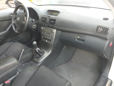 TOYOTA AVENSIS BERLINA (T25)