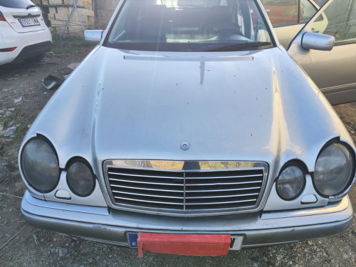 CAPO Mercedes-Benz CLASE E (BM 210) BERLINA 
