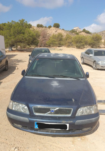 VOLVO S40 BERLINA — vehículo donante para recambios 
