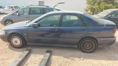 VOLVO S40 BERLINA — vehículo donante para recambios 