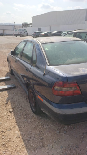 VOLVO S40 BERLINA — vehículo donante para recambios 