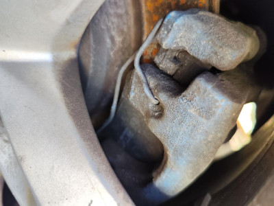 PINZA DE FRENO TRASERA IZQUIERDA