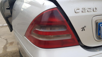 PILOTO TRASERO IZQUIERDO Mercedes-Benz C Berlina (BM 203)(02.2000->)