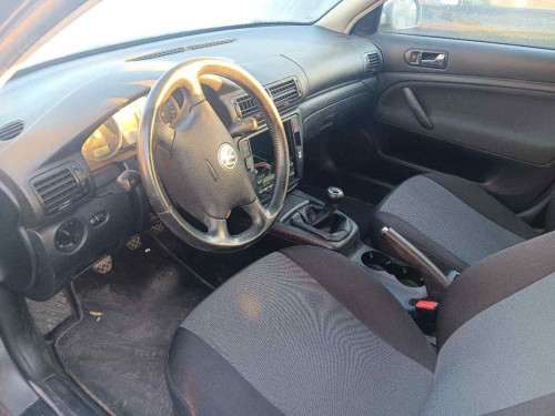 VOLKSWAGEN PASSAT BERLINA (3B3) — vehículo donante para recambios 