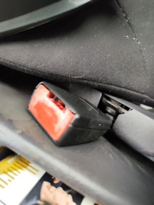 PRETENSOR AIRBAG DERECHO
