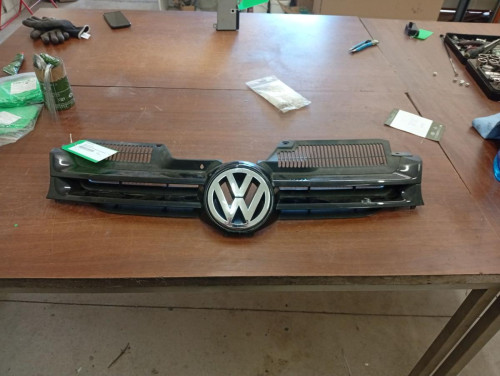 REJILLA DELANTERA Volkswagen GOLF V (1K1)(10.2003) 
