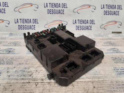  CAJA RELES / FUSIBLES 