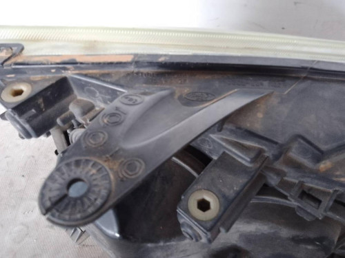 FARO IZQUIERDO Ford FOCUS BERLINA (CAP) 