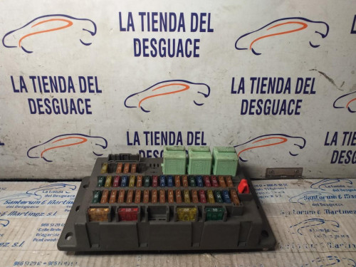  CAJA RELES / FUSIBLES 