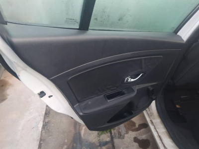 GUARNECIDO PUERTA TRASERA IZQUIERDA