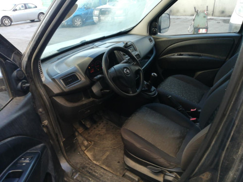 OPEL COMBO D — vehículo donante para recambios 