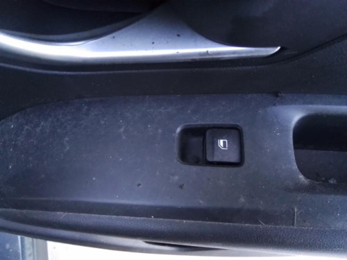  MANDO ELEVALUNAS TRASERO DERECHO HYUNDAI TUCSON (TL) 