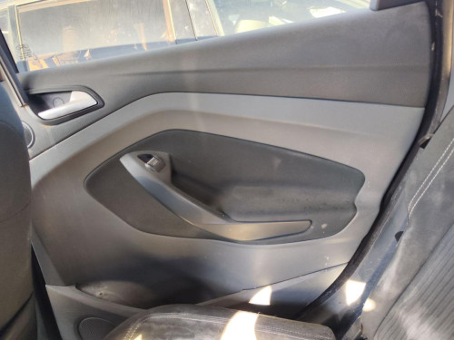 GUARNECIDO PUERTA TRASERA DERECHA de segunda mano