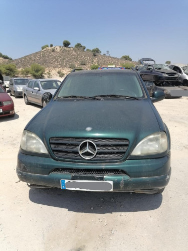 MERCEDES-BENZ CLASE ML (BM 163) — vehículo donante para recambios 