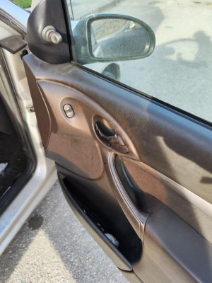 ELEVALUNAS DELANTERO DERECHO