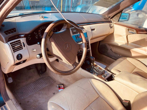  MERCEDES-BENZ CLASE E (BM 210) BERLINA 