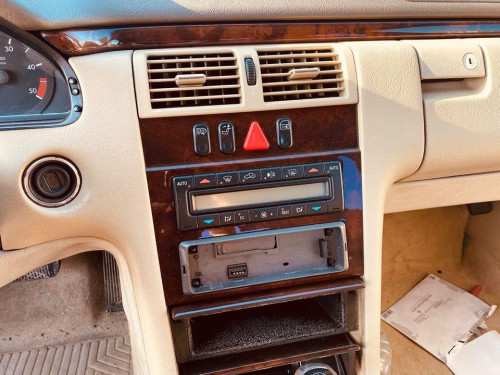  MERCEDES-BENZ CLASE E (BM 210) BERLINA 