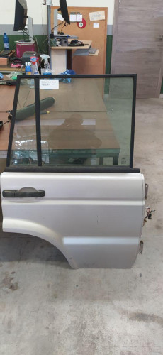 PUERTA TRASERA DERECHA Land Rover DISCOVERY (LT) 
