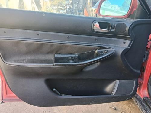 AUDI A4 BERLINA (B5) — vehículo donante para recambios 