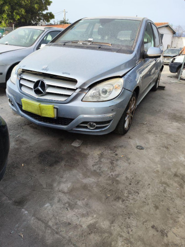 MERCEDES-BENZ CLASE B (BM 245) — vehículo donante para recambios 