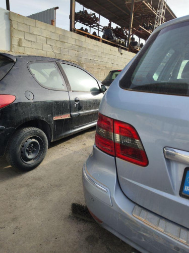 MERCEDES-BENZ CLASE B (BM 245) — vehículo donante para recambios 