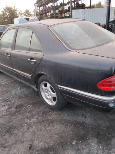 MERCEDES-BENZ CLASE E (BM 210) BERLINA — vehículo donante para recambios 