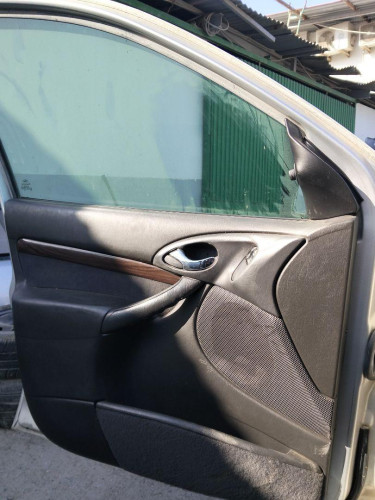 GUARNECIDO PUERTA DELANTERA IZQUIERDA Ford FOCUS BERLINA (CAK) 