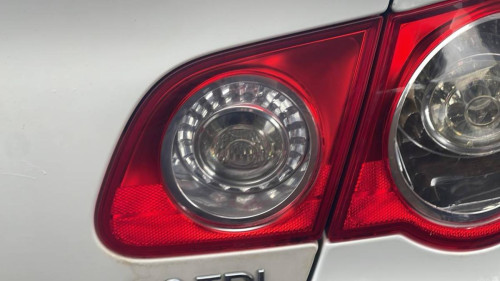 PILOTO TRASERO DERECHO INTERIOR Volkswagen PASSAT BERLINA (3C2) 
