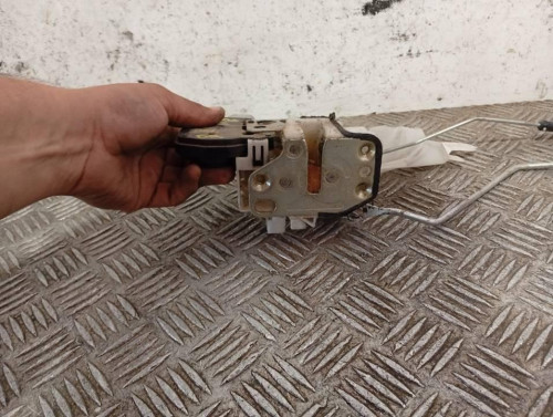 CERRADURA PUERTA DELANTERA DERECHA 