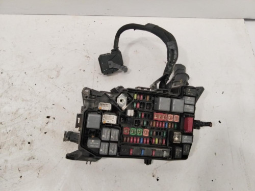 CAJA RELES / FUSIBLES Toyota AURIS (E18) 