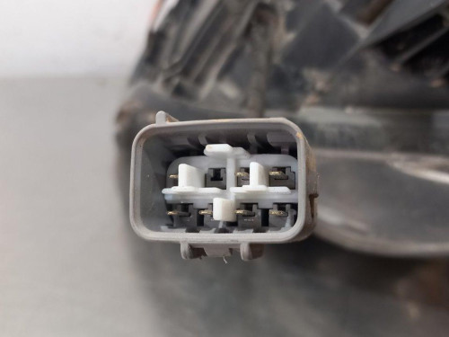  FARO DERECHO TOYOTA AURIS (E18) 
