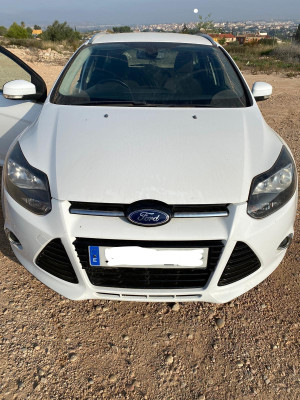 FORD FOCUS BERLINA (CB8)