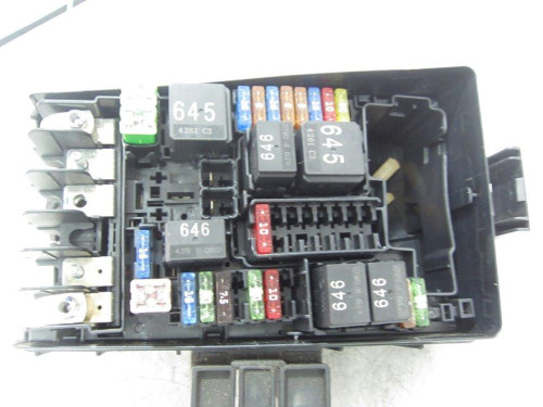  CAJA RELES / FUSIBLES 