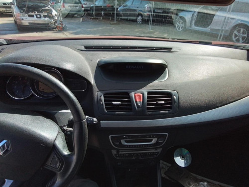 RENAULT MEGANE III SPORT TOURER — vehículo donante para recambios 