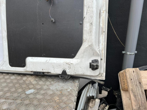 PUERTA TRASERA IZQUIERDA 
