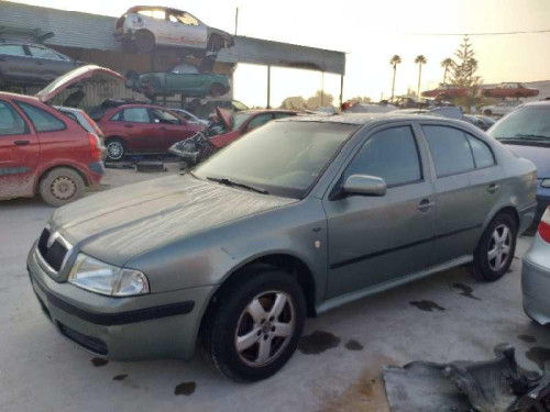  SKODA OCTAVIA BERLINA (1U2) 