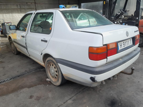  VOLKSWAGEN VENTO (1H2) 