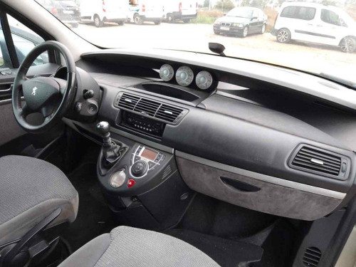 PEUGEOT 807 — vehículo donante para recambios 