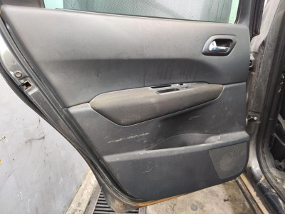 GUARNECIDO PUERTA TRASERA IZQUIERDA