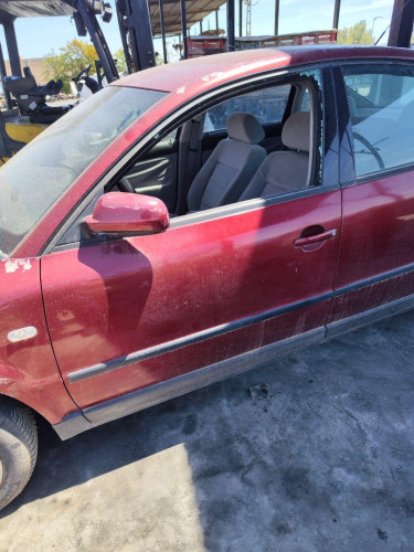 PUERTA DELANTERA IZQUIERDA VOLKSWAGEN PASSAT BERLINA (3B2) 