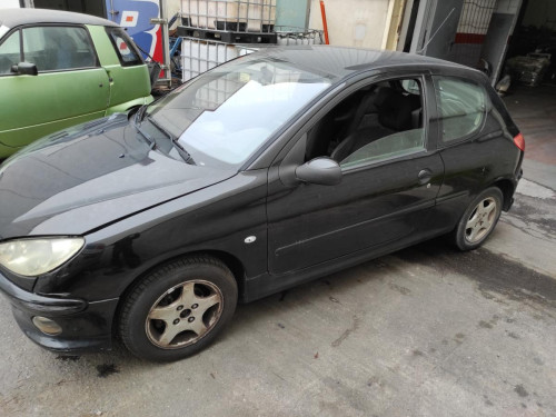 PEUGEOT 206 — vehículo donante para recambios 