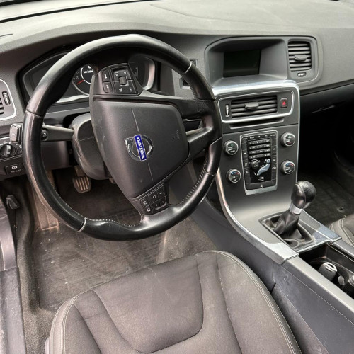  VOLVO V60 FAMILIAR 
