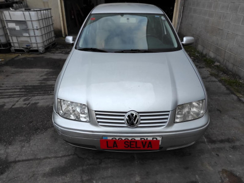 VOLKSWAGEN BORA BERLINA (1J2)(1998) — vehículo donante para recambios 