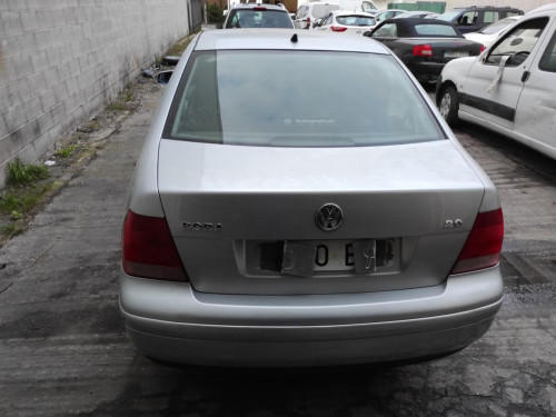 VOLKSWAGEN BORA BERLINA (1J2)(1998) — vehículo donante para recambios 