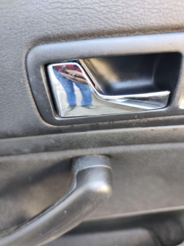 MANETA INTERIOR DELANTERA IZQUIERDA used