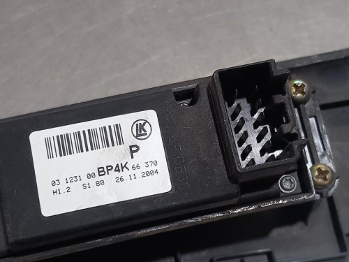  MANDO ELEVALUNAS DELANTERO DERECHO MAZDA 3 BERLINA (BK) 