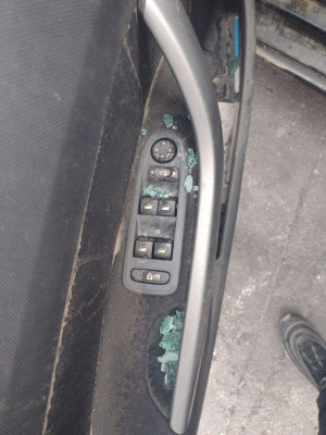 MANDO ELEVALUNAS DELANTERO IZQUIERDO