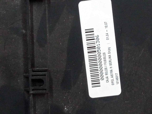 CAJA RELES / FUSIBLES Opel ASTRA H BERLINA 