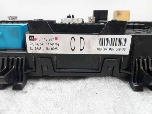  CAJA RELES / FUSIBLES OPEL ASTRA H BERLINA 